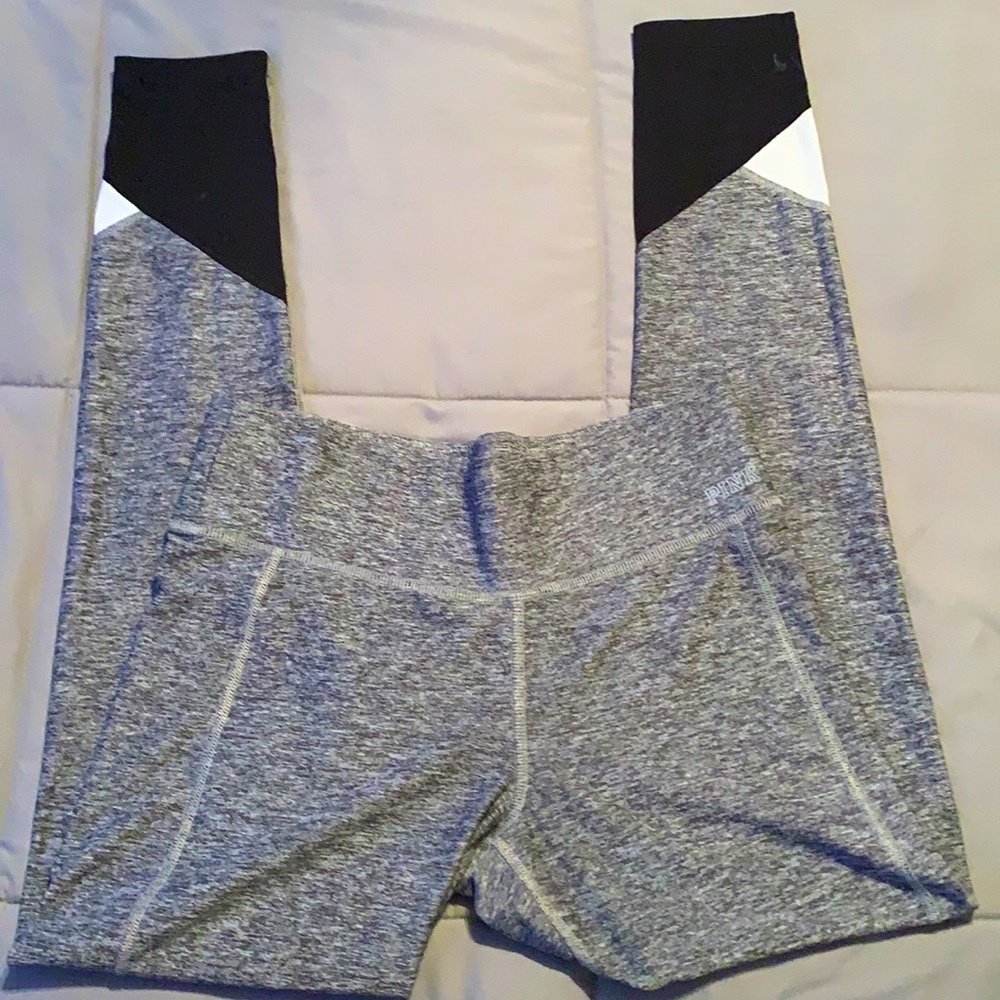 Women's Gray Pink VS. Performance Leggings
